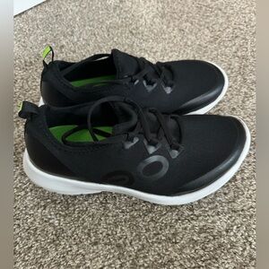 OOFOS OOmg Sport LS Low Shoe Black/White Canvas Size 8 Shoes